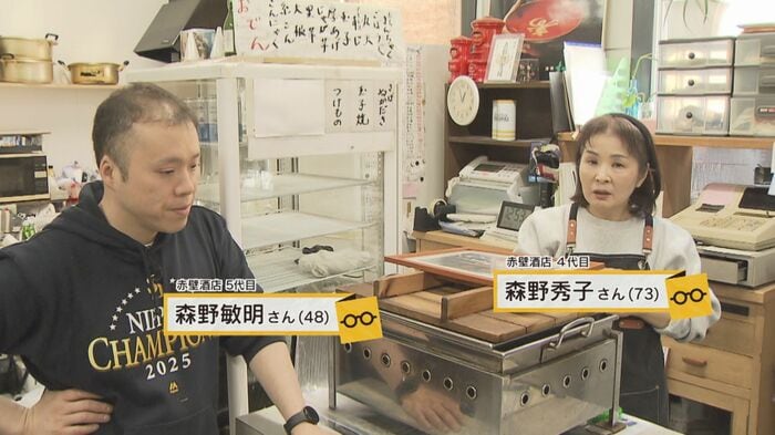 移転後の店舗で店を切り盛りしていた2人