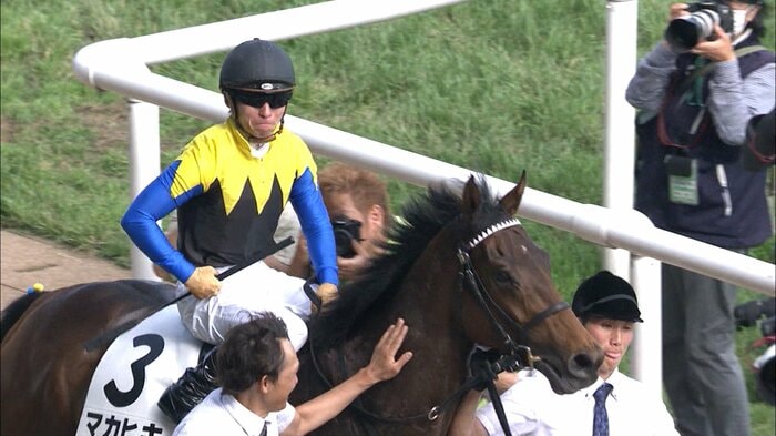 男泣きをする川田騎手