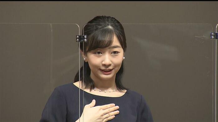手話を交えて挨拶された佳子さま(10日)