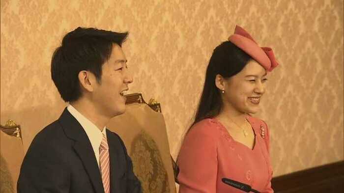 婚約会見をされる守谷絢子さんと慧さん(2018年7月)