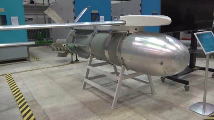 無誘導爆弾KAB-250に翼と誘導装置を取り付けたグライダー爆弾