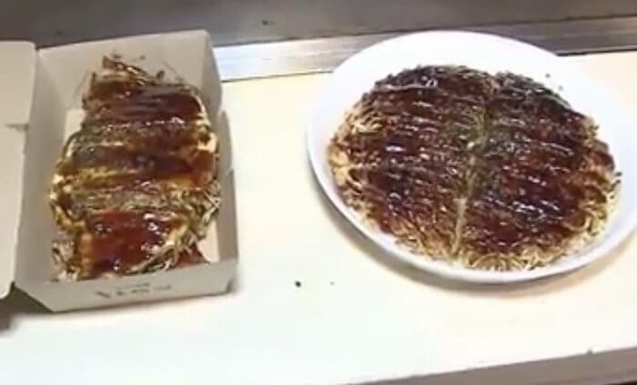 現状の紙容器には丸いお好み焼が入らない…