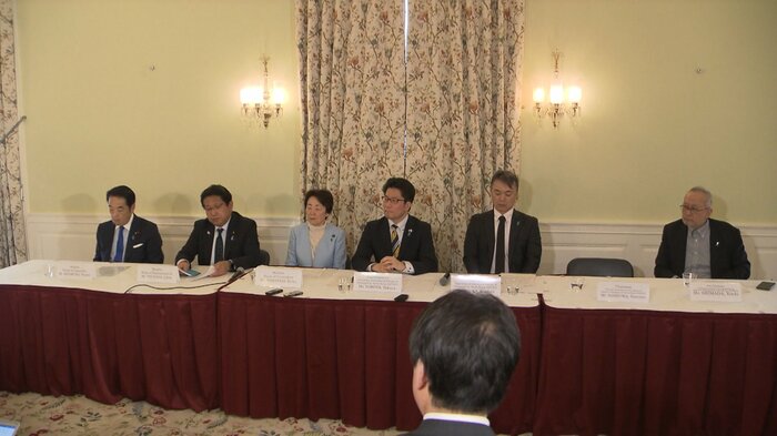 ワシントンで会見する拉致被害者家族など3団体の訪米団
