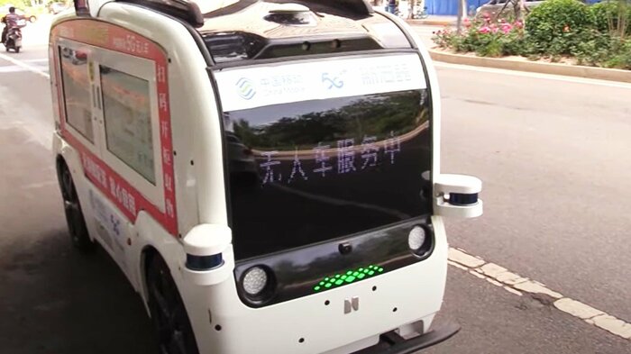 配達員との接触を避けるためのロボットによる餃子の配達