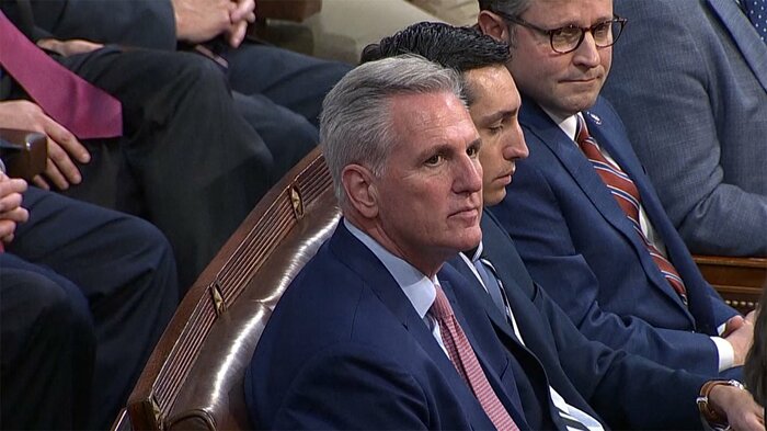 マッカーシー下院議長はウクライナ支援を「白紙委任しない」と発言