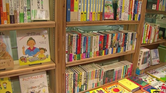 一見普通の書店と変わらないように見えるが…