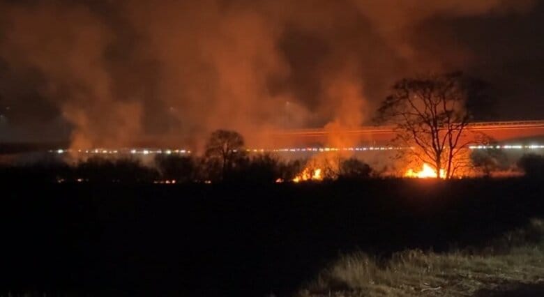 【速報】総社市下原の高梁川河川敷で枯草火災　約３ヘクタール焼失…消火活動続く　新総社大橋近く【岡山】｜FNNプライムオンライン