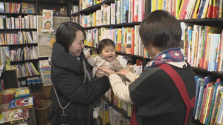 きっかけは“育児ノイローゼ” 絵本に救われた母親が魅力伝える専門店 子育てママや子供たちの憩いの場に【福岡発】｜FNNプライムオンライン
