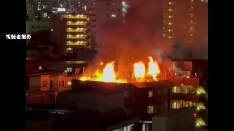 猪口邦子議員宅で火事2人死亡…議員の夫と長女の安否不明　猪口議員とは連絡取れる　火の勢いは強くマンション最上階が激しい炎に包まれる｜FNNプライムオンライン