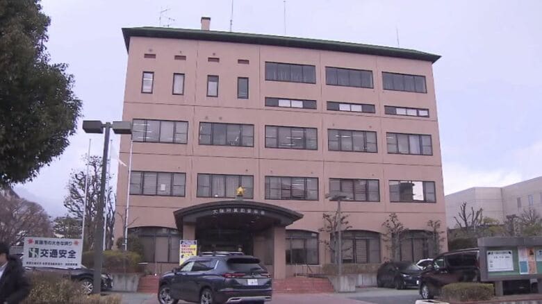 住宅火災で1人死亡　88歳男性が気道熱傷　木造2階建て住宅がほぼ全焼で隣家にも延焼　大阪・箕面市｜FNNプライムオンライン