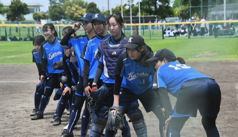 「笑顔」を武器に部員10人で挑む奇跡の舞台 呉羽高校女子ソフトボール部、7人が未経験者だった状況から初の北信越大会へ｜FNNプライムオンライン