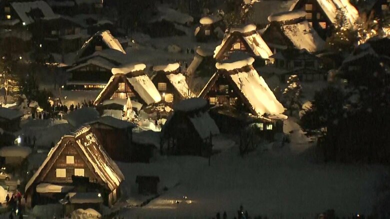 今季は予約完売で外国人観光客多く…世界遺産の白川郷でライトアップ始まる 雪が多く積もり幻想的な風景に｜FNNプライムオンライン