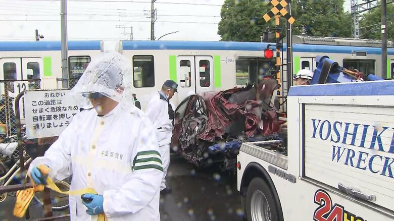 東武アーバンパークラインの電車と車が衝突 初石駅付近の踏切 いずれもけが人なし 野田市駅ー柏駅の上下線で運転見合わせ 千葉|FNNプライムオンライン