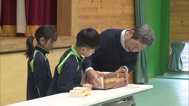 模型などを使い子供たちにもわかりやすく