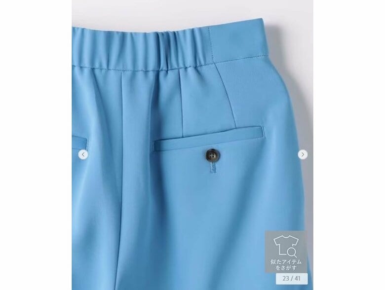 後ろポケットにボタンが付いているワイドパンツ（提供：ユナイテッドアローズ「グリーンレーベル リラクシング」）