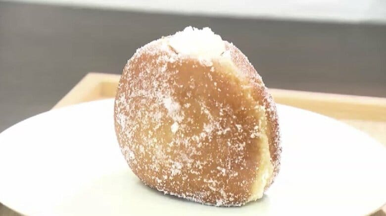 ホイップクリームの生ドーナツ