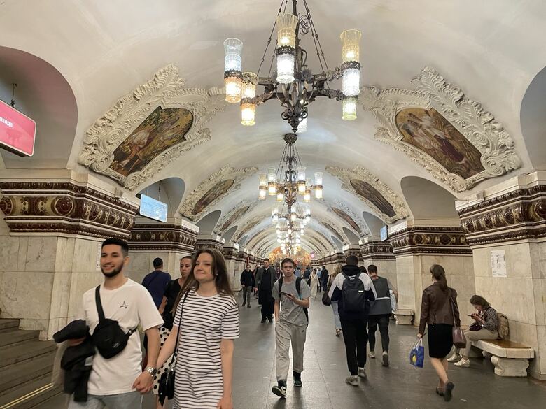 モスクワの地下鉄の駅構内