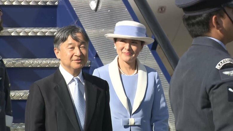 ロンドン・スタンステッド空港に到着された両陛下