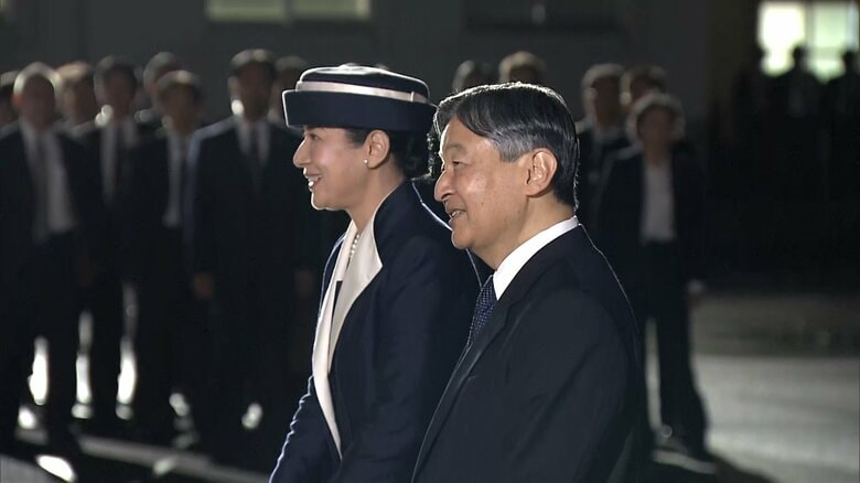 硫黄島を後にされる天皇皇后両陛下