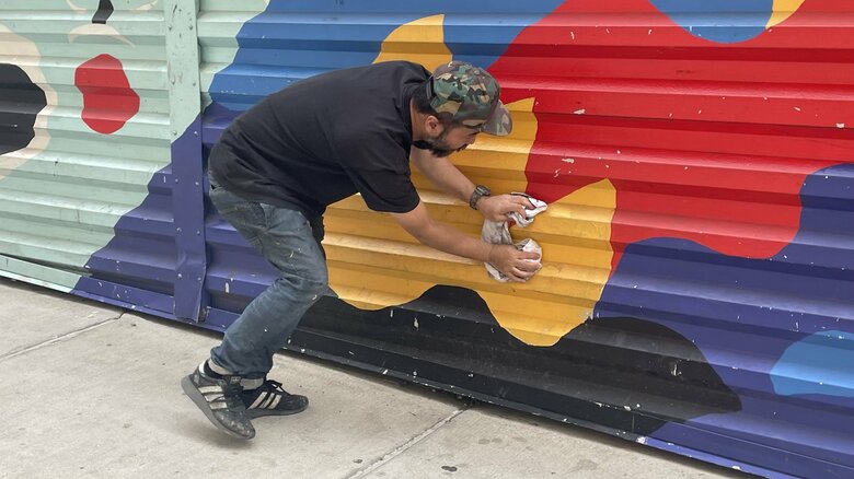 凸凹した表面を拭く作業から開始