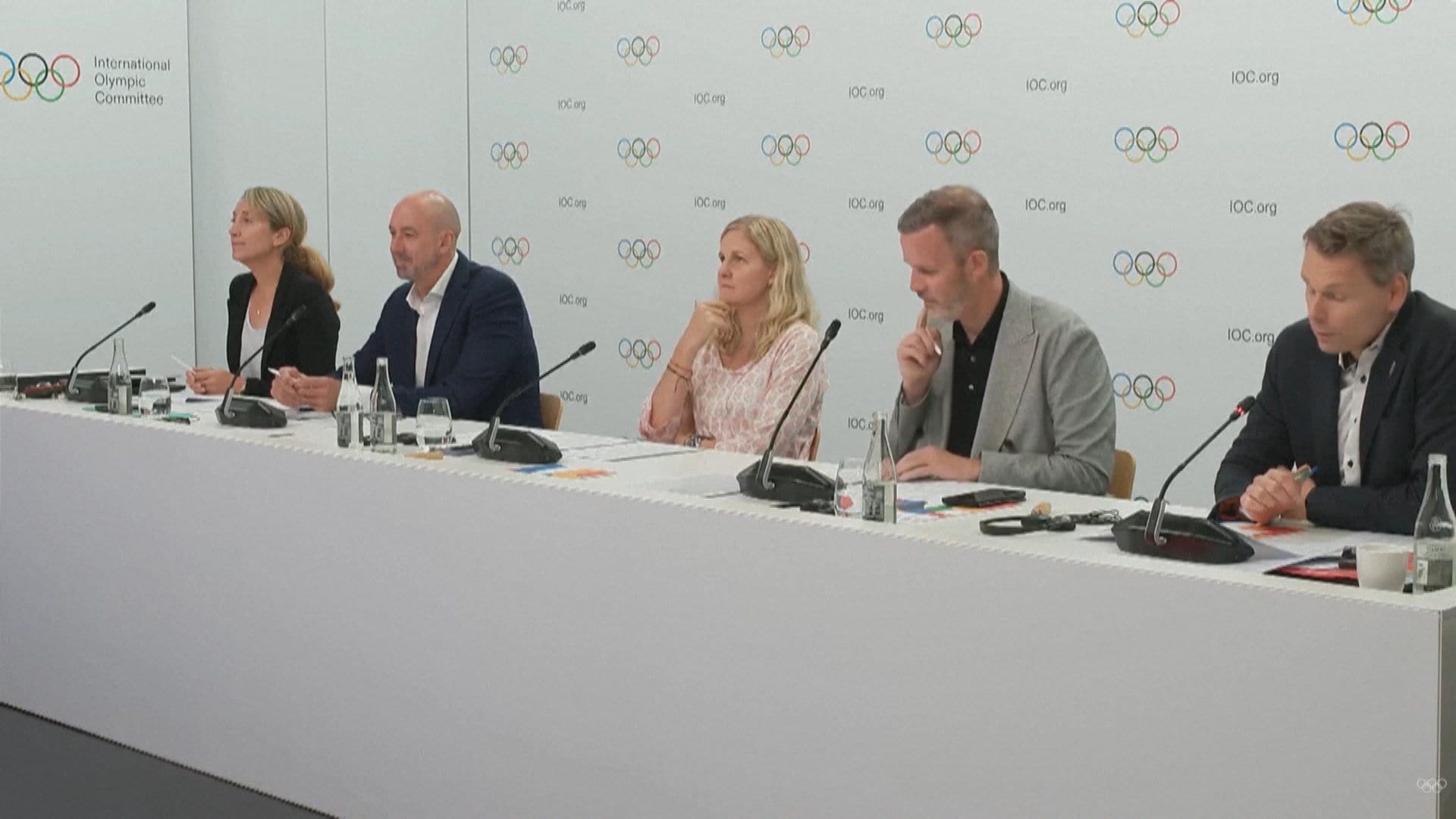 ピンバッジ　ロシアオリンピック委員会 IOCがロシアの参加制限を全面解除 ウクライナ侵攻続く中での決定に波紋