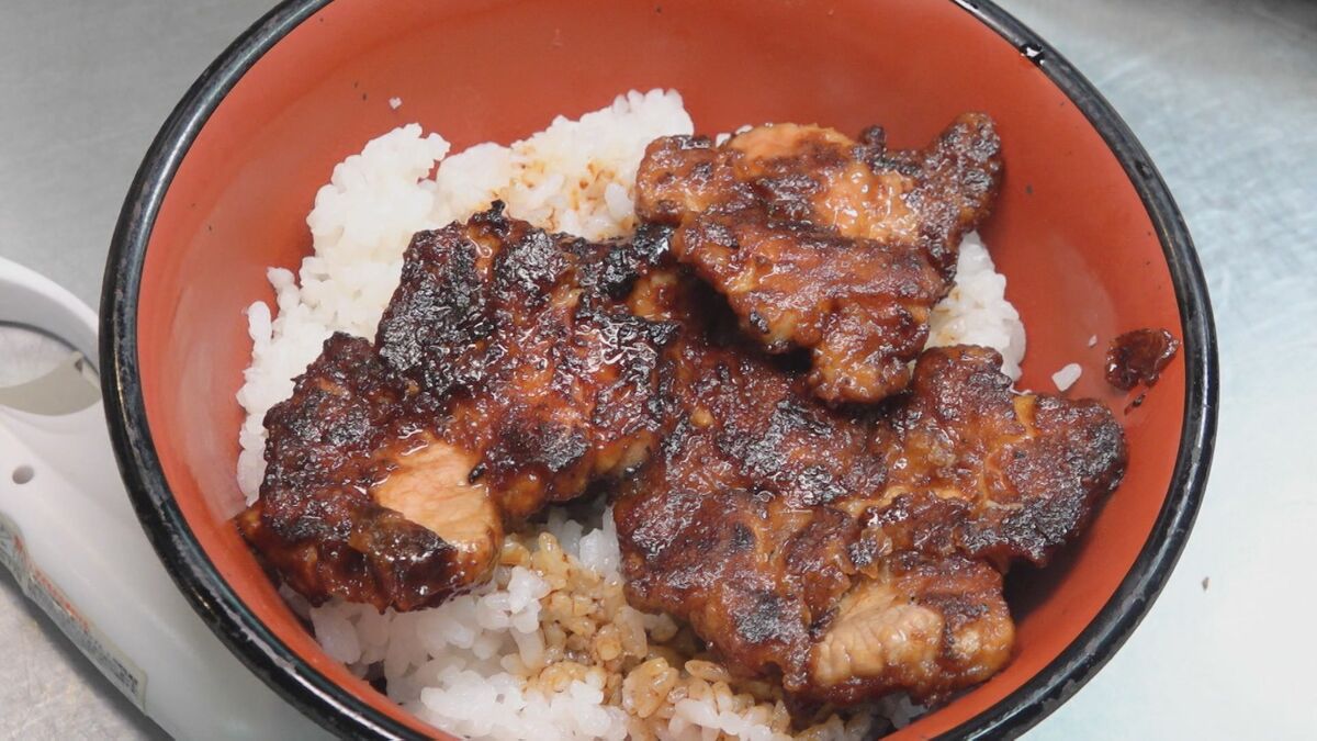 名物は“どんでん丼”…創業100年を迎える町中華 多くの客を惹きつける79