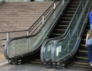 長野駅東口のエスカレーターで乗客7人転倒　10歳未満の男児と80代男性を搬送　命に別条なし　