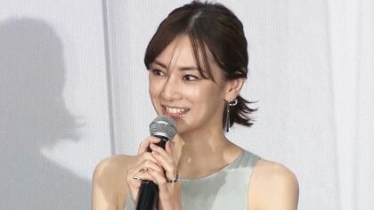 北川景子 艶やかなノースリーブドレスで登場…芳根京子VS中村倫也「景」呼びでバトル!?