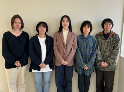 女子高専生5人が脱脂粉乳から“革”をつくる!?　酪農家を悩ませる「過剰在庫」問題への挑戦