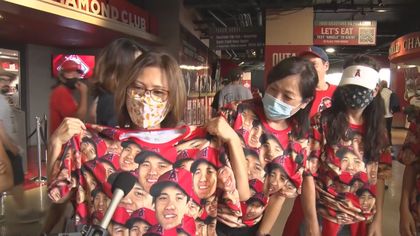 数えてみたら大谷翔平選手が131人!! 「顔だらけTシャツ」の