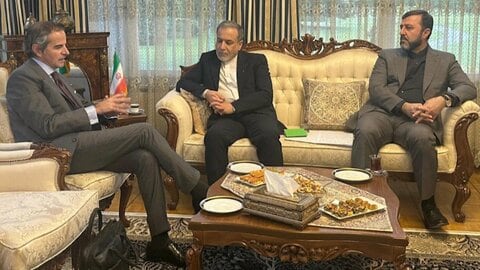 イランのアラグチ外相とIAEAグロッシ事務局長と会談　アメリカとの核開発協議前に地ならし