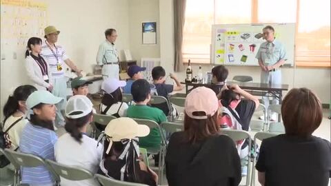 瓶やアルミ缶、古紙などの分別工程を見学　小学生と保護者が清掃工場などを見学