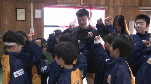 原点のコートから次の世代へ　生まれ故郷の体育館に恩返し　秋田・大潟村出身のコーチが思いを込めて開いた記念のバスケットボール大会