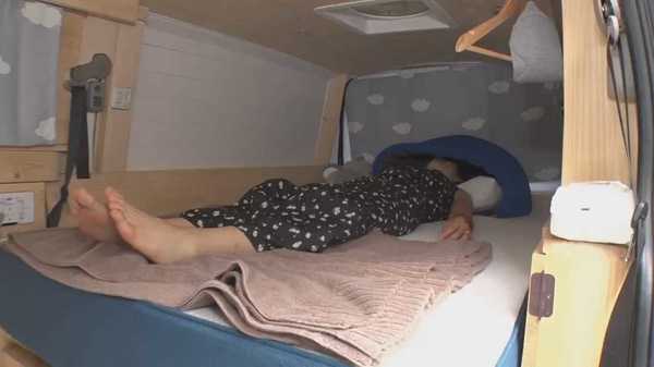仕事の合間に コアラ車 でぐっすり仮眠 働く人を救う お昼寝デリバリー