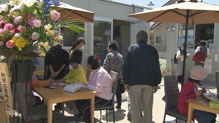 店はテラス席があって開放的