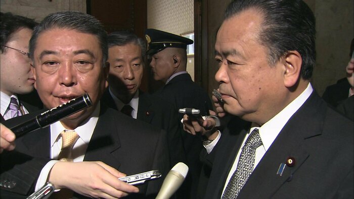 自民・大島氏（左）と公明・漆原氏は「悪代官と越後屋」と呼び合う程の仲だった