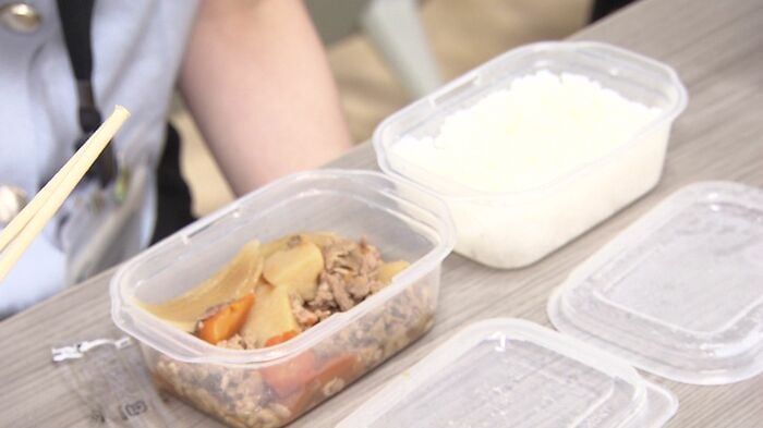 きょうのお弁当は「肉じゃがとご飯」