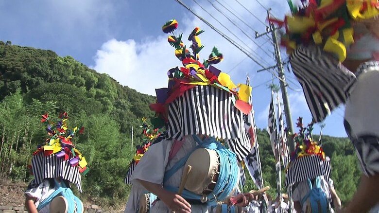 400年の伝統行事「平戸のジャンガラ」　担い手不足で初の女性踊り子が登場｜FNNプライムオンライン