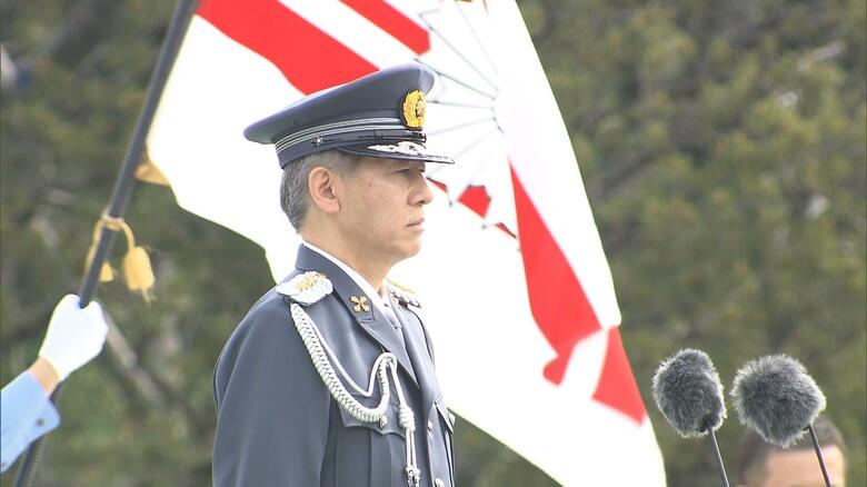 明治神宮外苑で警視庁機動隊の観閲式　爆発物処理部隊や災害救助の部隊など1700人が行進　迫田警視総監「警備部門にとって極めて重要な一年」｜FNNプライムオンライン