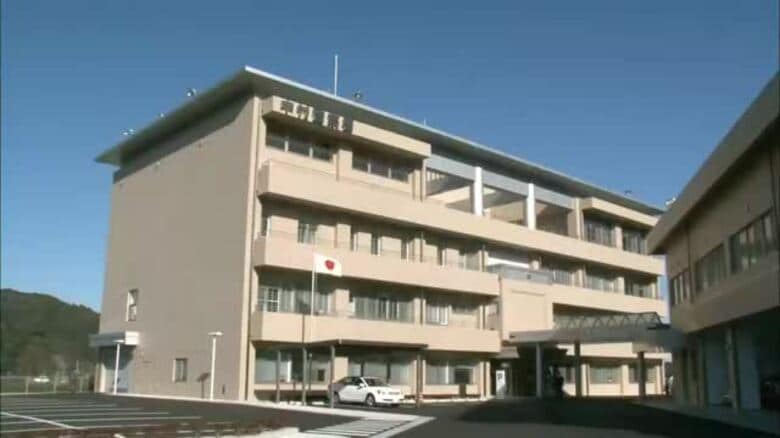 知人女性に包丁を突きつけて脅し首を絞めるなどしてケガをさせた四万十市の無職の男（37）を逮捕｜FNNプライムオンライン