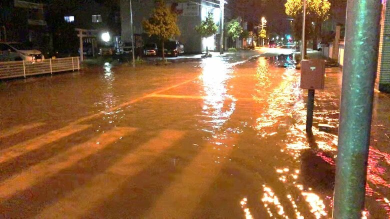 坂井市春江で24時間降水量156ミリ、8月の観測史上最大　30日明け方にかけ非常に激しい雨に注意　夕方までに嶺北で120ミリ、嶺南で80ミリ予想｜FNNプライムオンライン