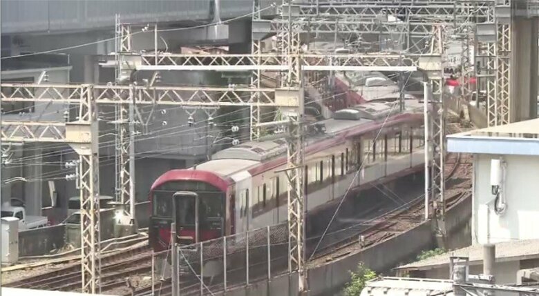 【速報】近鉄京都線の脱線事故　会社が調査続けるも「トングレール」から何らかの理由で車輪が乗りあがり脱線したとの見方示す｜FNNプライムオンライン