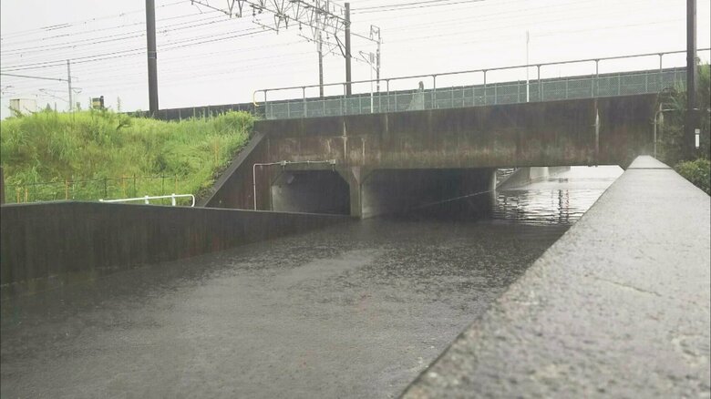 水深60cmではドアに144kgの水圧…豪雨時の『アンダーパスの危険性』車が水没し犠牲者出た事故が何度も｜FNNプライムオンライン