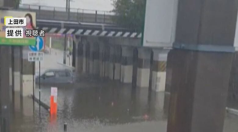 車が水没…連日の「ゲリラ雷雨」　上田駅近くの高架下で道路が冠水　上田と松本に「大雨洪水警報」　長野と大北に「洪水警報」（9日午後7時10分時点）｜FNNプライムオンライン