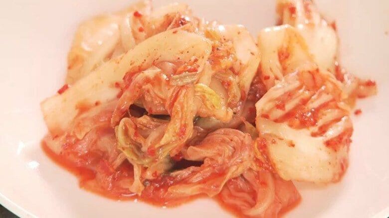 亡き母の味を日本で再現　山間部の「ポツンとキムチ店」が人気に　韓国出身の女性がつくる“本場の味”「トマト」「ネギ」「さきいか」のキムチも　アレンジレシピも紹介｜FNNプライムオンライン