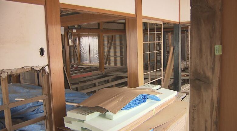 爪痕が残る妙笑寺