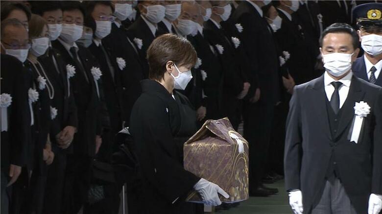安倍元首相の山口県民葬で、喪主を務めた妻・昭恵さん(15日午後)