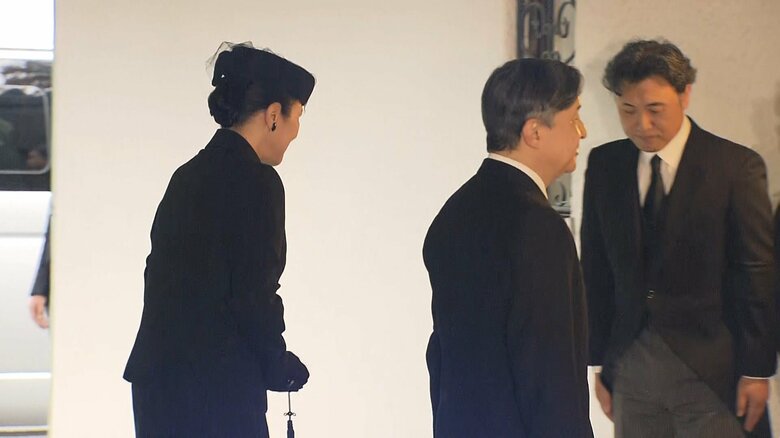 三笠宮邸を訪れる天皇皇后両陛下