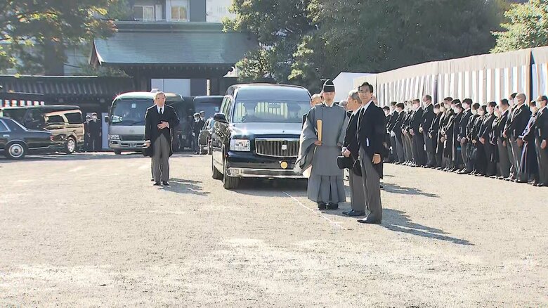 百合子さまの遺体を載せた車が豊島岡墓地に到着　11月26日