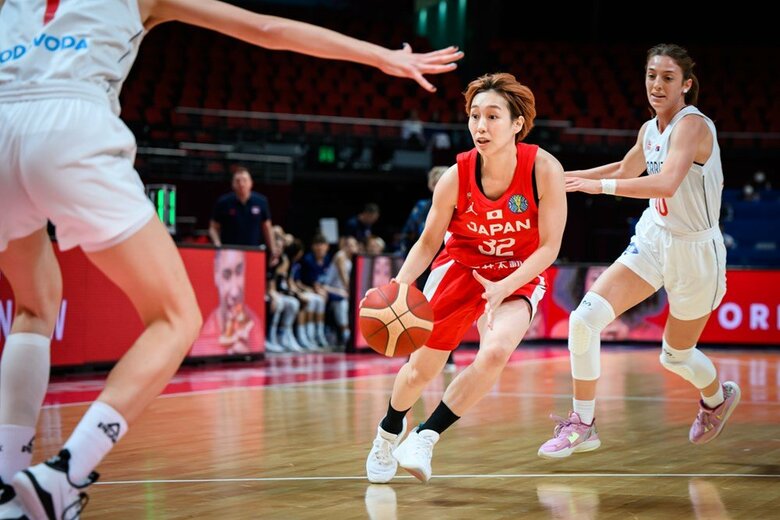 スピードを活かしたプレーを連発させた宮崎早織選手（C）FIBA